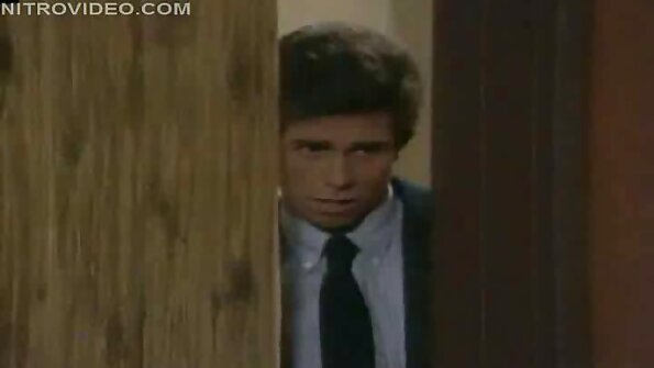 Horny redhead madam böyük bir xoruz ilə nüfuz əldə edir