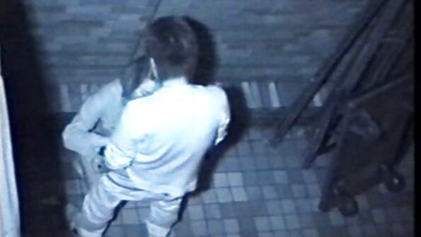 Seksual həvəskar eşşəyinə ibadət edərkən voyeur kamerası tərəfindən lentə alınır