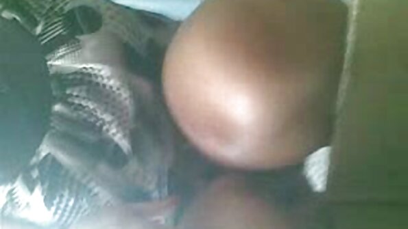 Ləzzətli Asiya gözəlliyi öz kişisi ilə sərt cinsi əlaqədən zövq alır