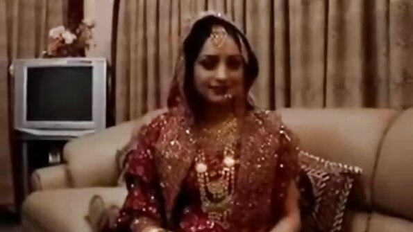 MİLF tualetdə sevimli super qəhrəmanı tərəfindən sikilməyə razılaşır