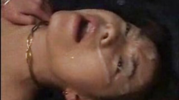 Beş oğlan qırmızı saçlı porno ulduz Penny Pax ilə qrup əlaqəsi qurub