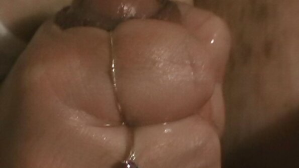 Sərin avtomobil insana gözəl Ebony balasını aldatmağa kömək edir