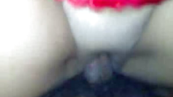 Bu döyməli körpənin ən yaxşı etdiyi şey sik sürməkdir