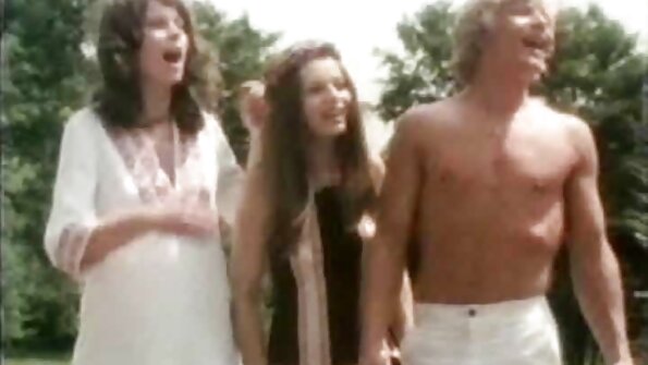 Böyük sikli oğlan tünd saçlı porno ulduzu çox sərt sikdirir